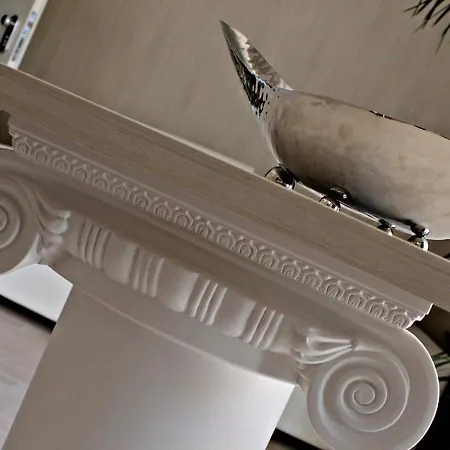 Boutique Paradiso Bovelacci فندق 5*